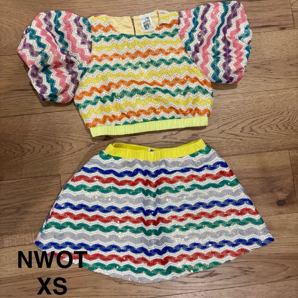 NWOT Queen of Sparkles Crochet set!